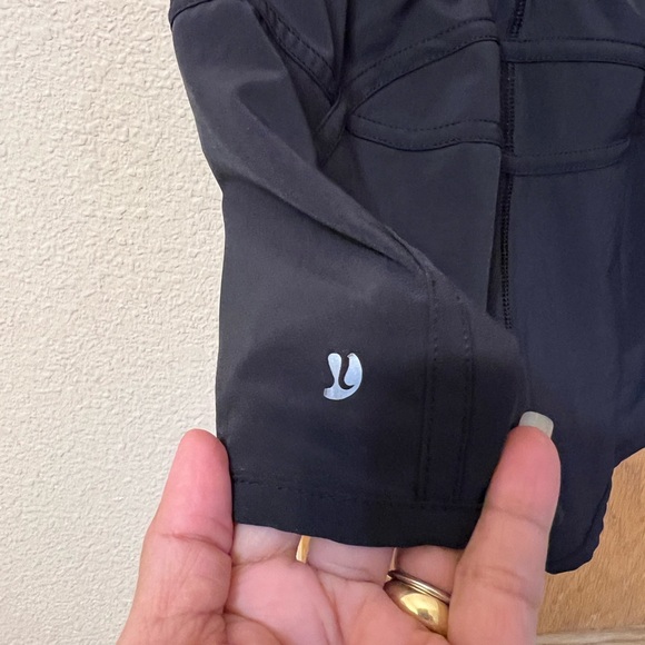 Lululemon run speed up black short. S:4 . Great condition - Picture 7 of 7